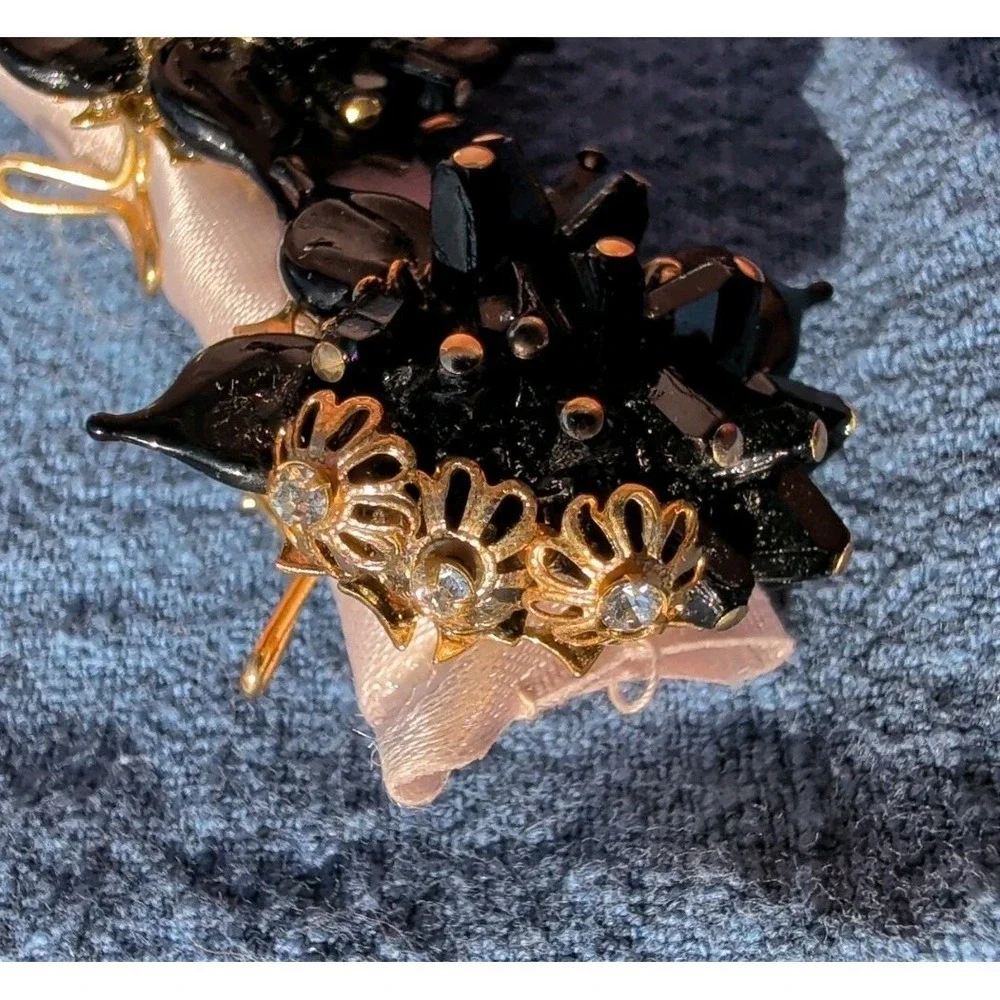 PAIR Vintage Black Enamel Rhinestone, Faux Pearl, Gold Tone Scarf‎ Clips 1.5